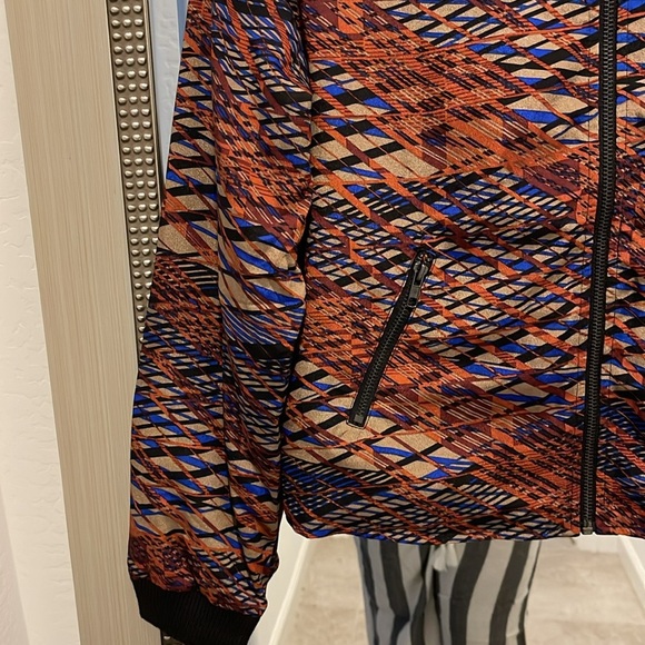 Color bomber jacket size large - Picture 3 of 7